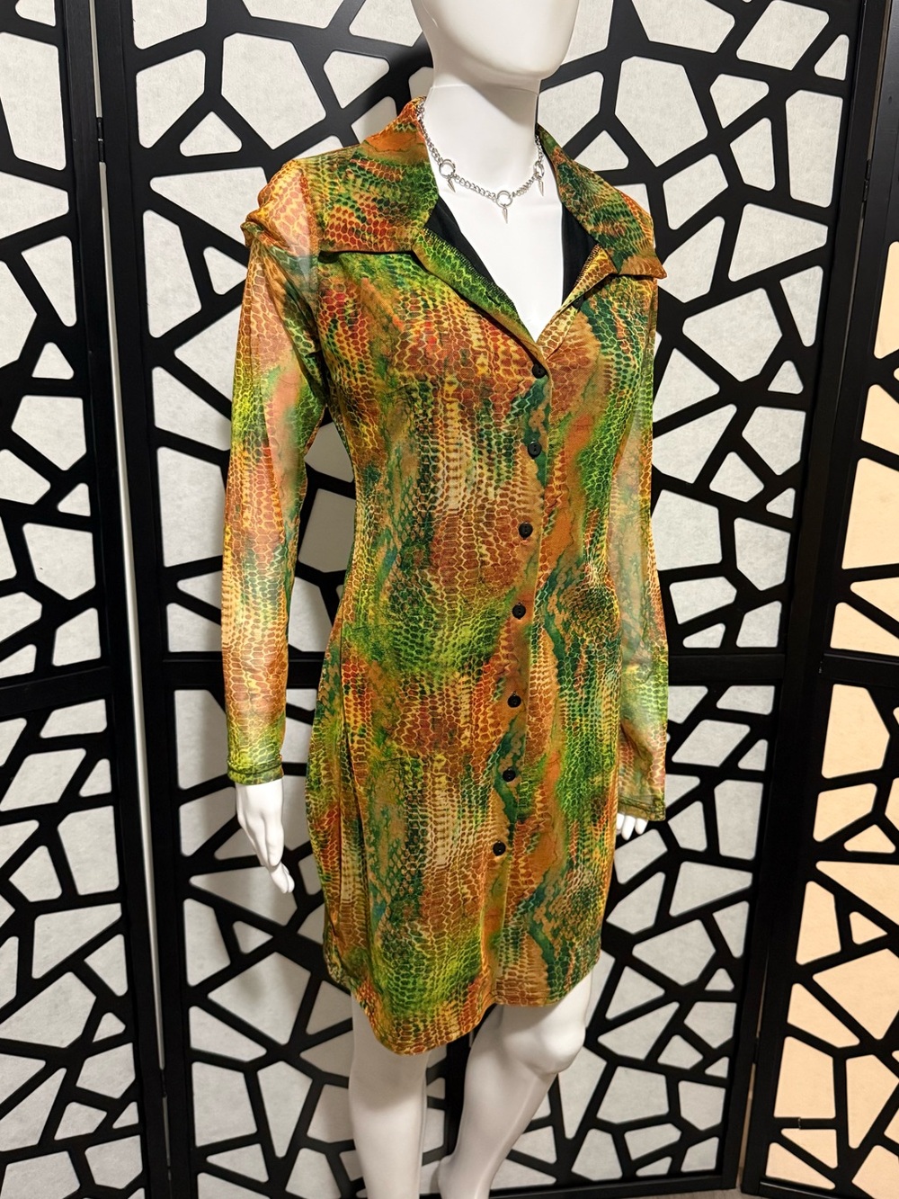 PrettyLittleThing Longsleeve Sheer Button Down Dress - Snakeskin Print - US 10